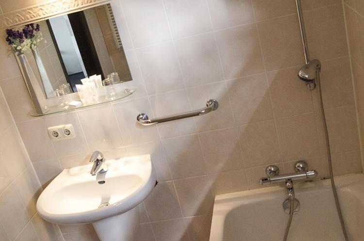 Jambon Hotell Uden Rom bilde